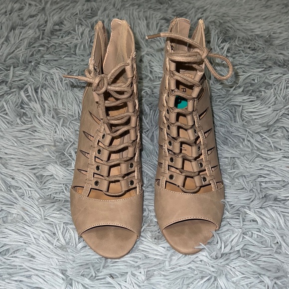 Open-Toed Lace Up Tan Rampage Heels - Picture 1 of 3